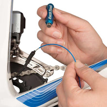 Load image into Gallery viewer, Park Tool Internal Cable Routing Kit Blue