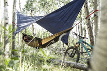Load image into Gallery viewer, Grand Trunk Double Parachute Nylon Hammock - Blue O/S