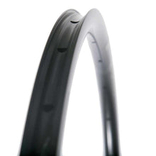 Load image into Gallery viewer, Stan&#39;S No Tubes Grail Mk3 Rim 28 Holes Black 700C
