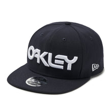 Load image into Gallery viewer, Oakley Mark Ii Novelty Snap Back
