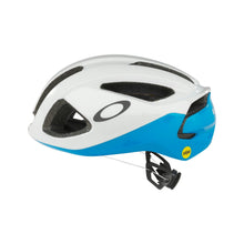 Load image into Gallery viewer, Oakley Aro3
