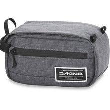 Load image into Gallery viewer, Dakine Groomer M
